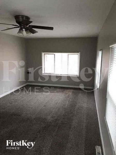 Building Photo - 711 N Evanslawn Ave