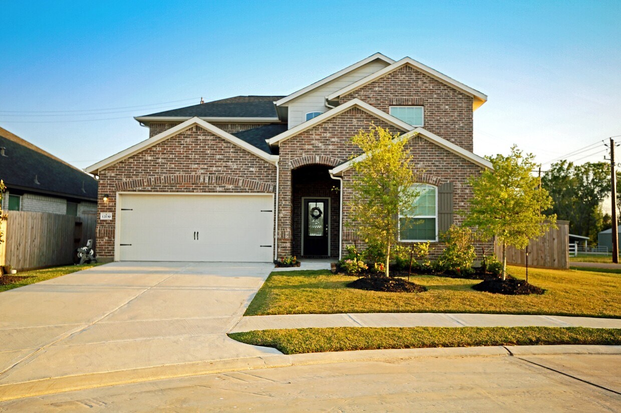 Primary Photo - 12139 Wooden Mill Ln