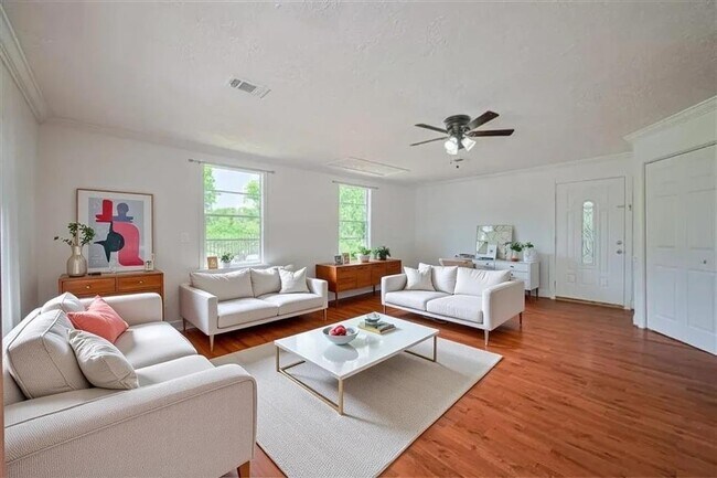 Foto del edificio - 1833 Hillhouse Rd