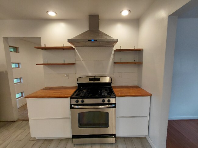 Foto del edificio - 1688 Highland Pl