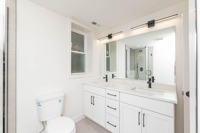 Building Photo - 2 bedroom in Chicago IL 60618