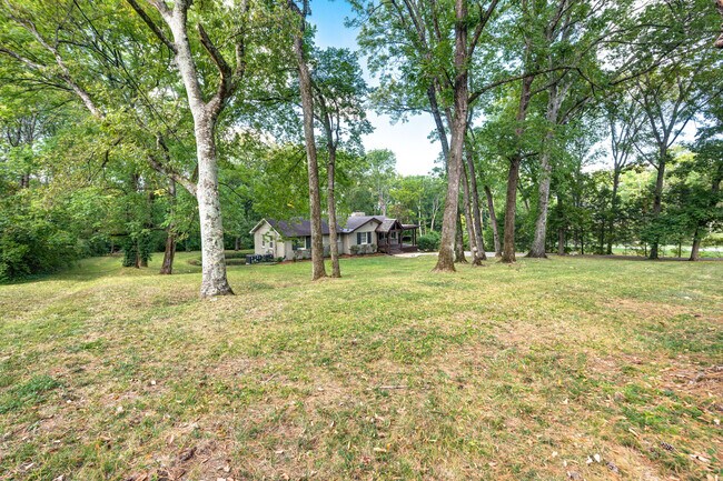 Foto del edificio - 3529 Trimble Rd
