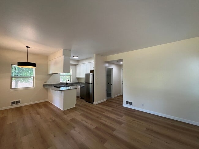 Building Photo - Ash Creek 409