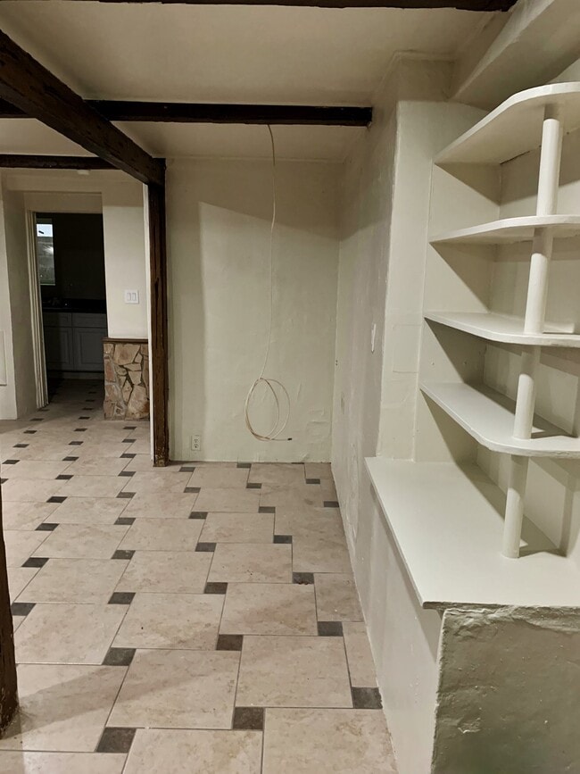Building Photo - 2032 Vista Del Mar Ave