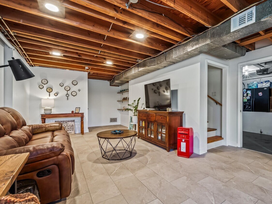 Building Photo - 3212 Springdale Dr