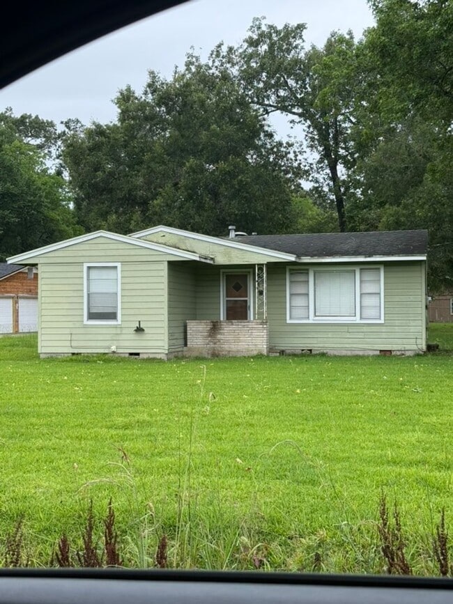 Building Photo - 3441 Little Cypress Dr