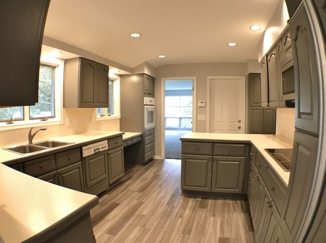 Building Photo - 272 Applewood Ln