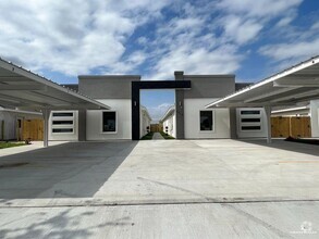 Building Photo - 1603 Angelina Dr