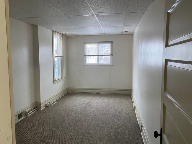 Bedroom - 5423 Wellesley Ave