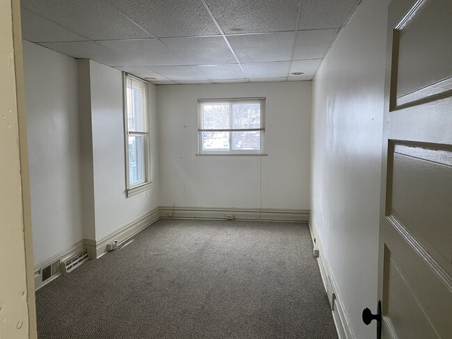 Bedroom - 5423 Wellesley Ave