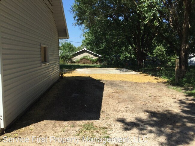 Building Photo - 3 br, 1 bath House - 425 N Russell