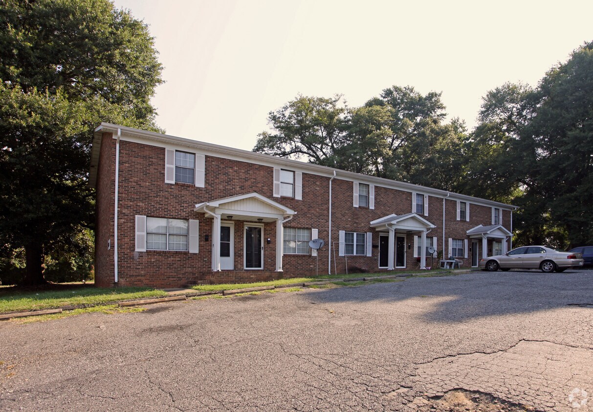 326 S Columbia St, Gastonia, NC 28054 Apartments in Gastonia, NC