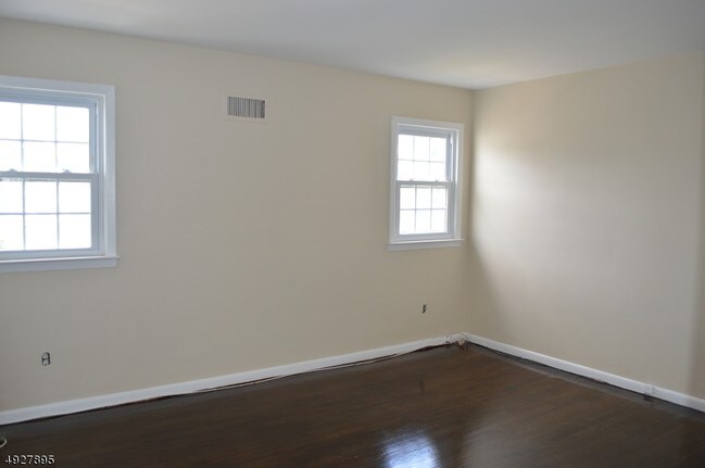 Building Photo - 1006 Gifford Ct