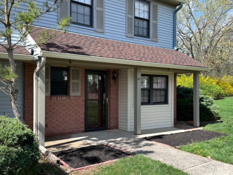 Primary Photo - 61 Croyden Ct