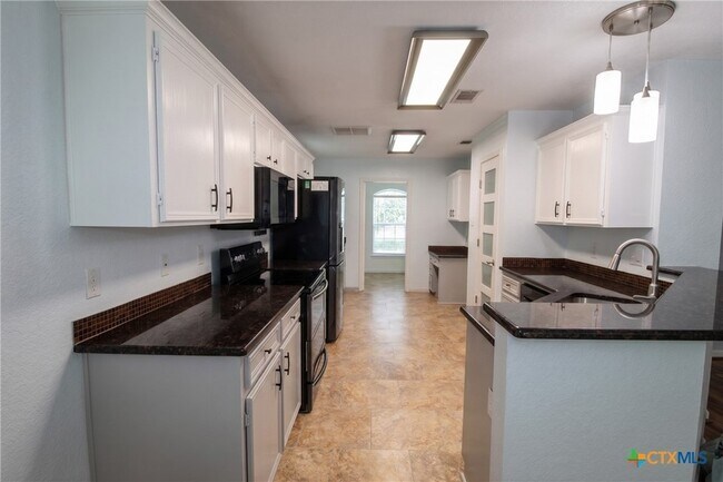 Building Photo - 402 Preakness Cir