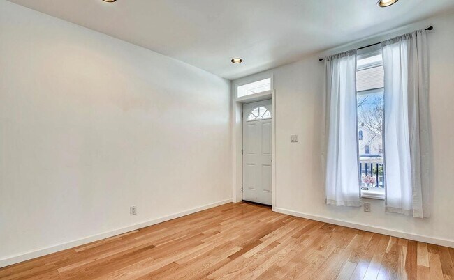 Foto del edificio - 3422 Roland Ave