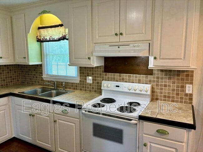 Foto del edificio - 383 N Washington St