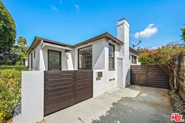 Building Photo - 1132 Greenacre Ave