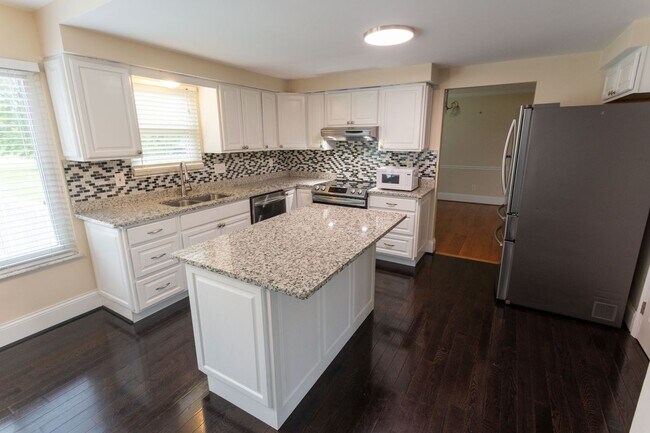 Foto del edificio - 7963 Thistlewood Dr