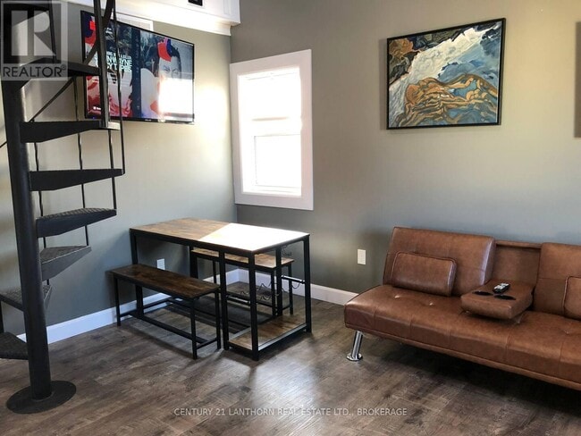 Building Photo - 45 Chestnut St