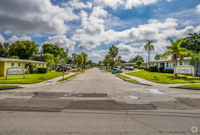 Entrada - Woodlawn Park