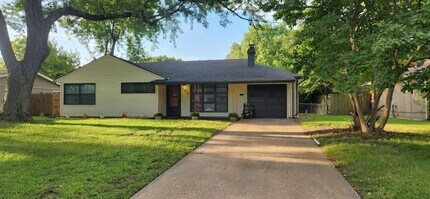 Building Photo - 3913 SW Dixie Ct