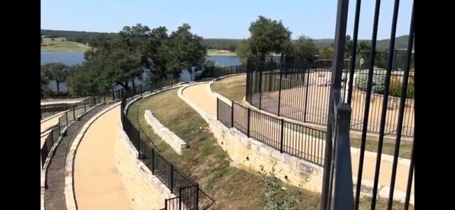 Foto del edificio - 22611 Bristlegrass Ln
