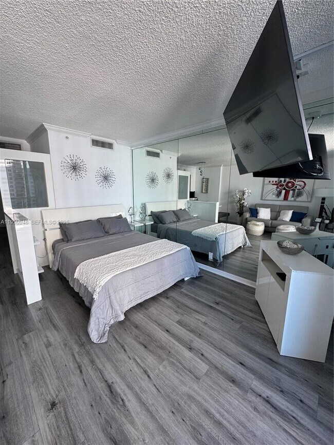 Building Photo - 2501 S Ocean Dr