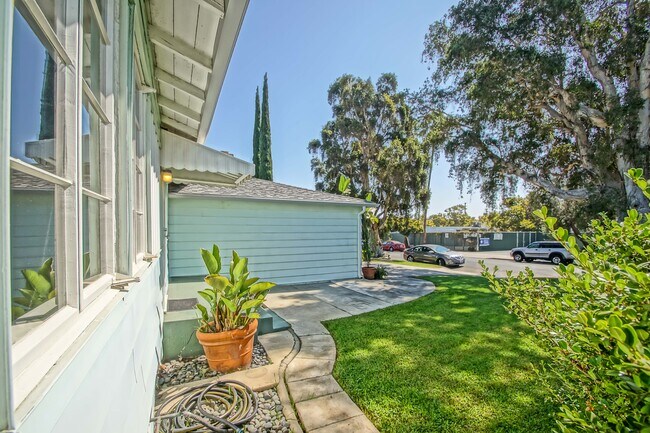 Foto del edificio - 10827 Woodbine St