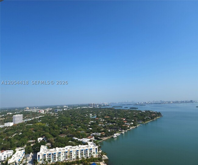 Foto del edificio - 601 NE 36th St