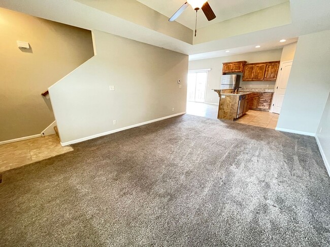 Building Photo - Gorgeous 4 bedroom, 2.5 bath home in Raymore!