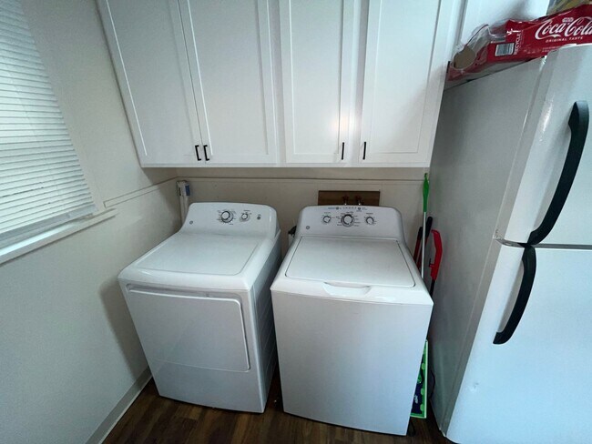 Foto del edificio - 3 Bedroom 1 Bath Perfect for Sports Fans!