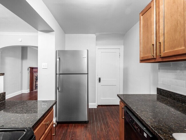 Foto del edificio - 83 W 1st Ave