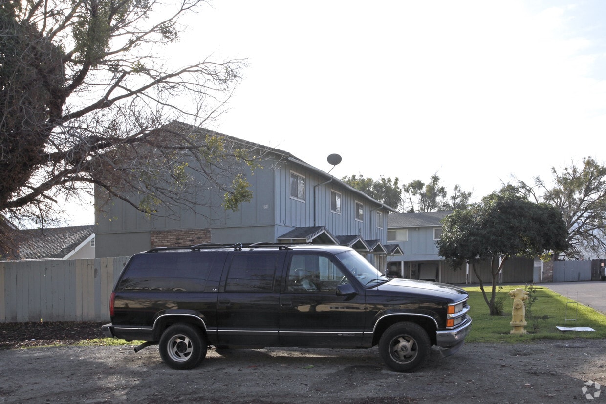 Building Photo - 951 Nash Rd