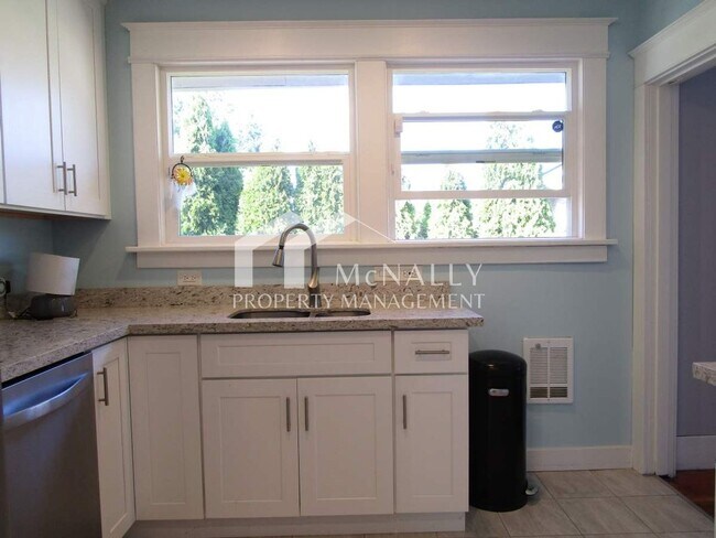 Building Photo - 2 Bedroom, 2 Bathroom Home North Proctor i...