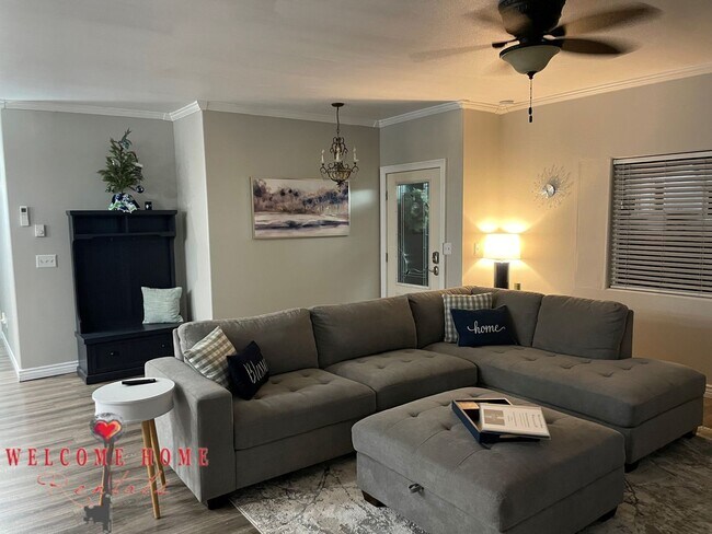 Building Photo - Adorable 1-story home with Air Conditionin...