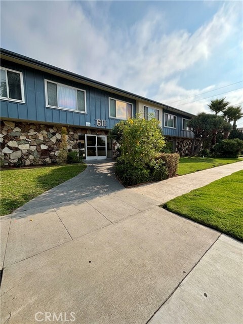 Primary Photo - 611 E Kelso St