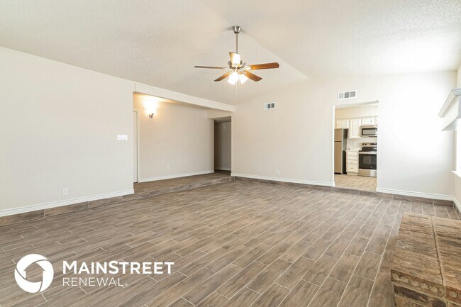 Foto del edificio - 2718 Holy Cross Ln