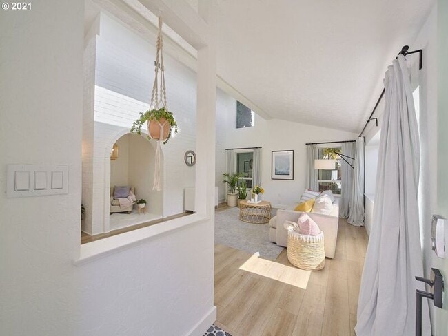 Building Photo - 1641 NW 31st Ave