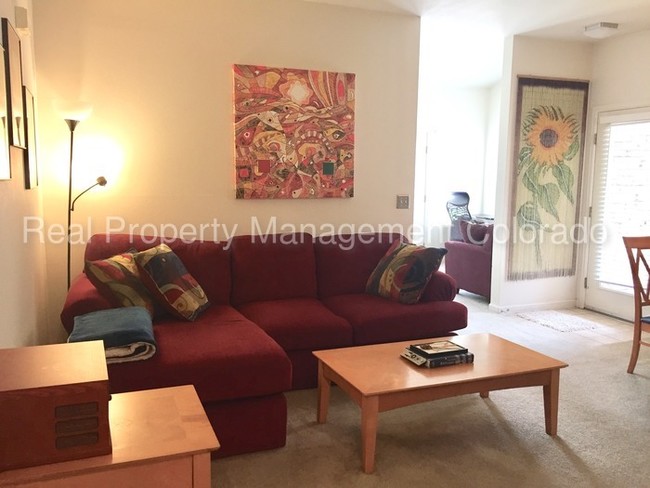 Foto del edificio - Gorgeous Condo in Stone Canyon