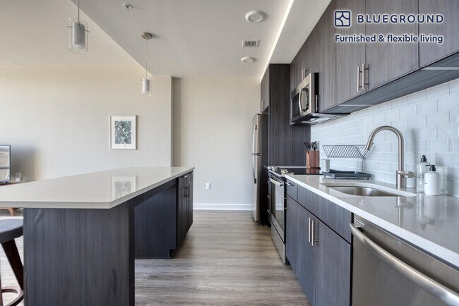 Foto del edificio - 7480 Birdwood Ave