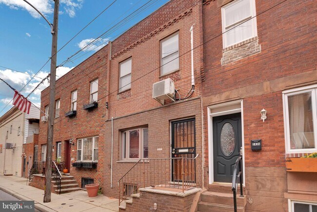 Building Photo - 2438 S Rosewood St