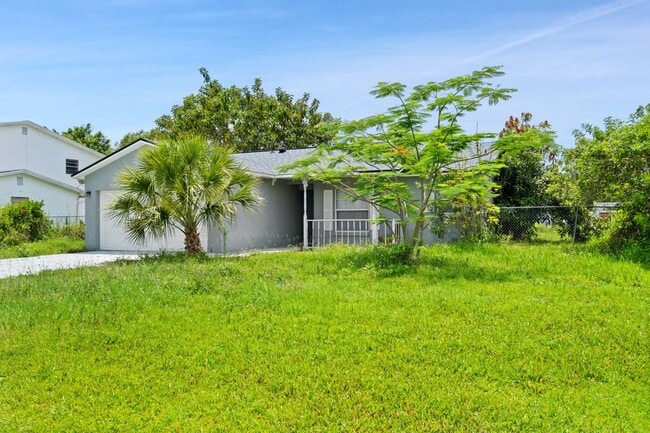 Building Photo - 795 Squirrel Ct