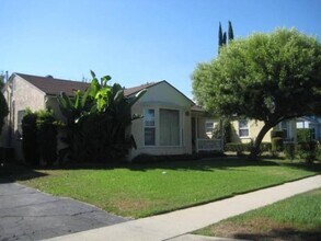 Building Photo - 6557 McLennan Ave