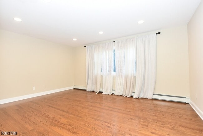 Foto del edificio - 105 Parkway