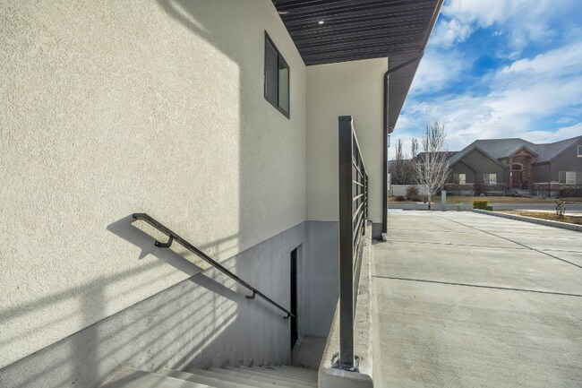 Building Photo - 1452 Meadow Glen Dr