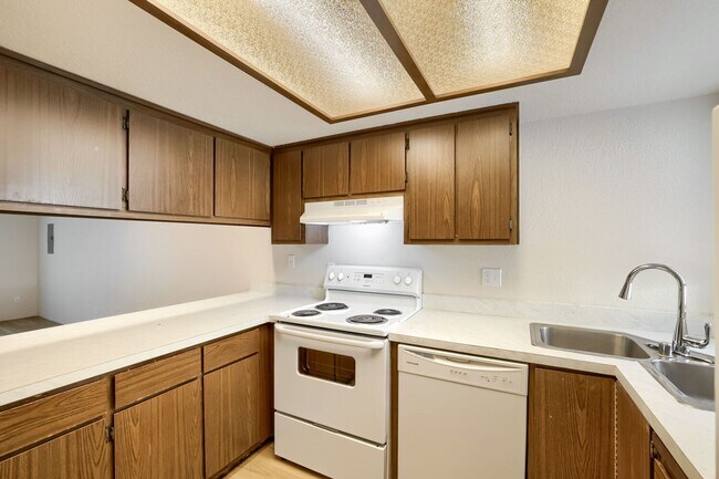 Foto del edificio - 6931 Rainier Dr