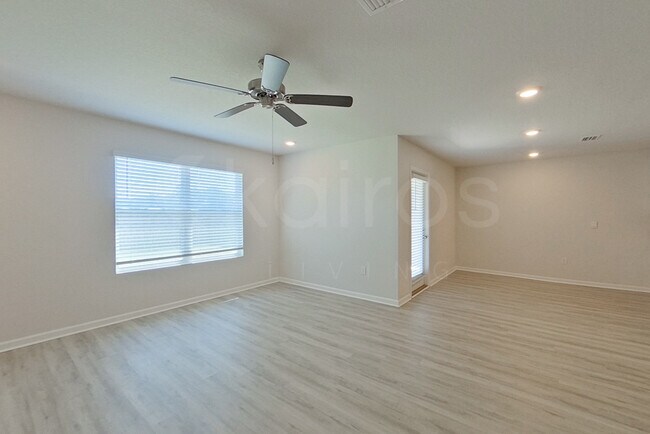 Foto del edificio - 220 Monarch Ln