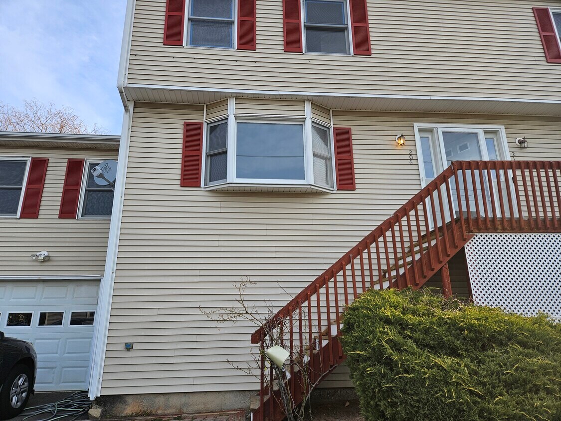 Primary Photo - 210 Garibaldi Ave