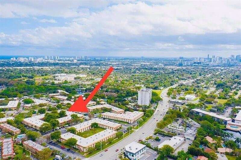 Foto principal - 136 NE 19th Ct